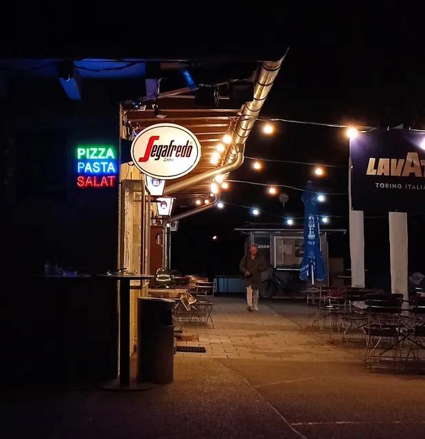 Neonschild Pizza Pasta Salat am Restaurant