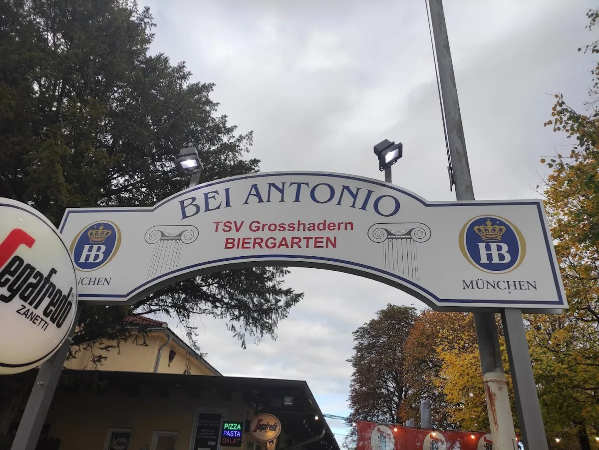 Schild am Eingang von Bei Antonio